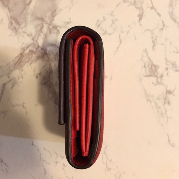 100% Authentic Celine Trifold Grained Wallet - Picture 10 of 14